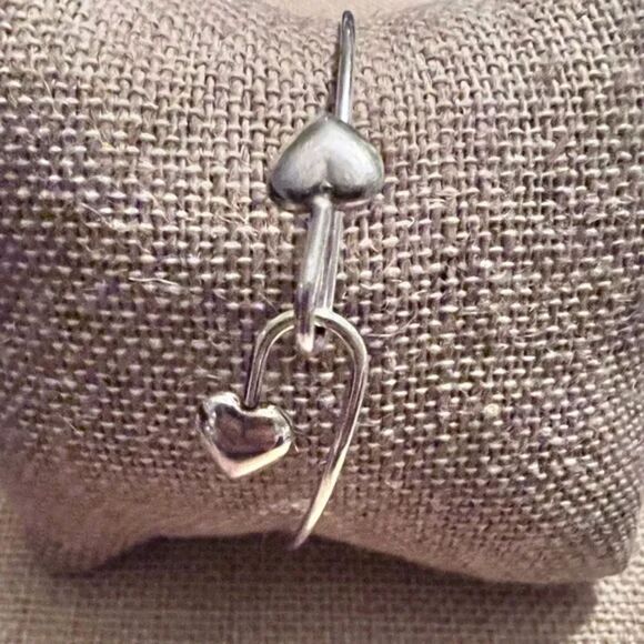 .925 Italy Heart interlocking Bracelet 2 1/2 “ be worn open as well. - Picture 6 of 10